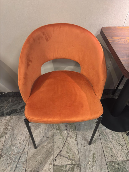 Table incl. 2 chairs