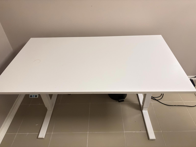 Height-adjustable desk incl. office chair