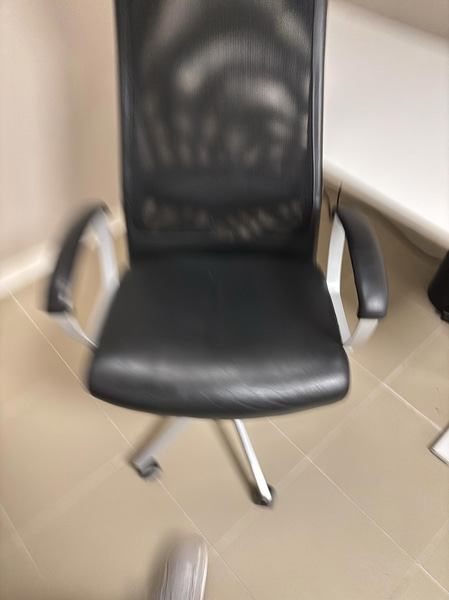 Height-adjustable desk incl. office chair