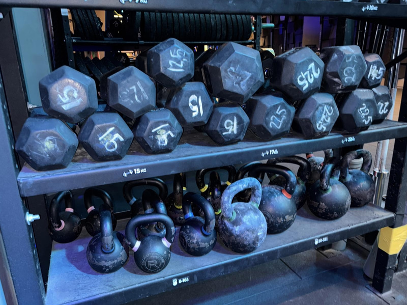 Weight rack including dumbbells and kettlebells