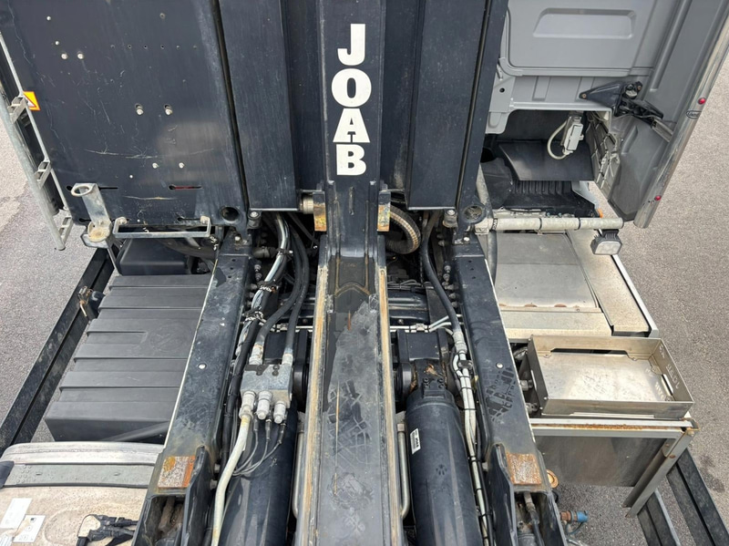Tridem Hooklift Truck MAN TGX 35.520 8X4-4 BL CH -2023 | JOAB 24-tonne | Plough-equipped
