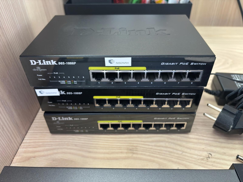 Lot of assorted network switches