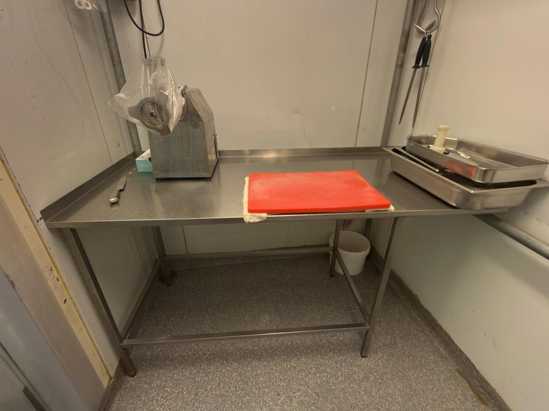Stainless steel workbench, 158 x 70 x 89 cm