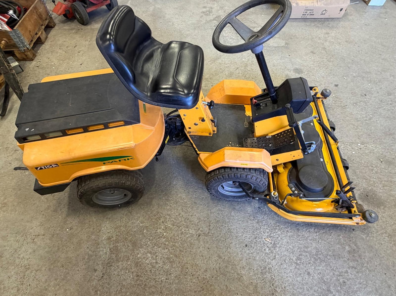 Ride-on lawn mower, Stiga Park P401