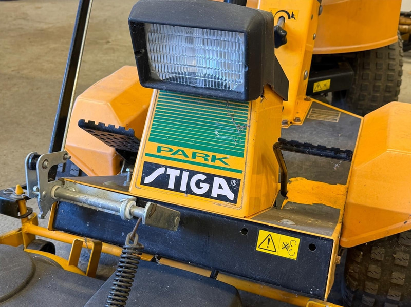 Ride-on lawn mower, Stiga Park P401