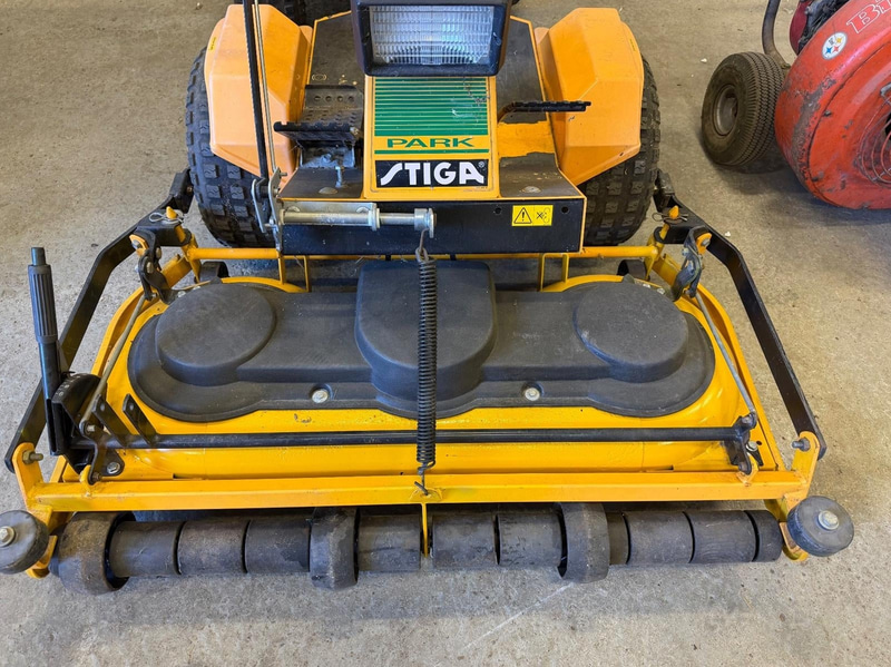 Ride-on lawn mower, Stiga Park P401