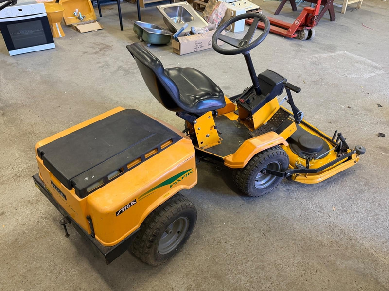 Ride-on lawn mower, Stiga Park P401