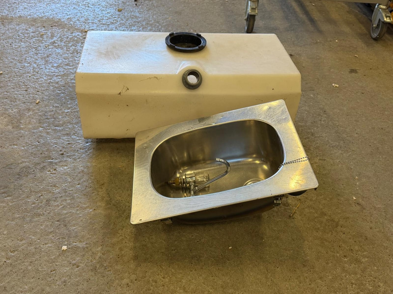 Diskho för husvagn/ husbil/ båt  i rostfritt stål, med tank