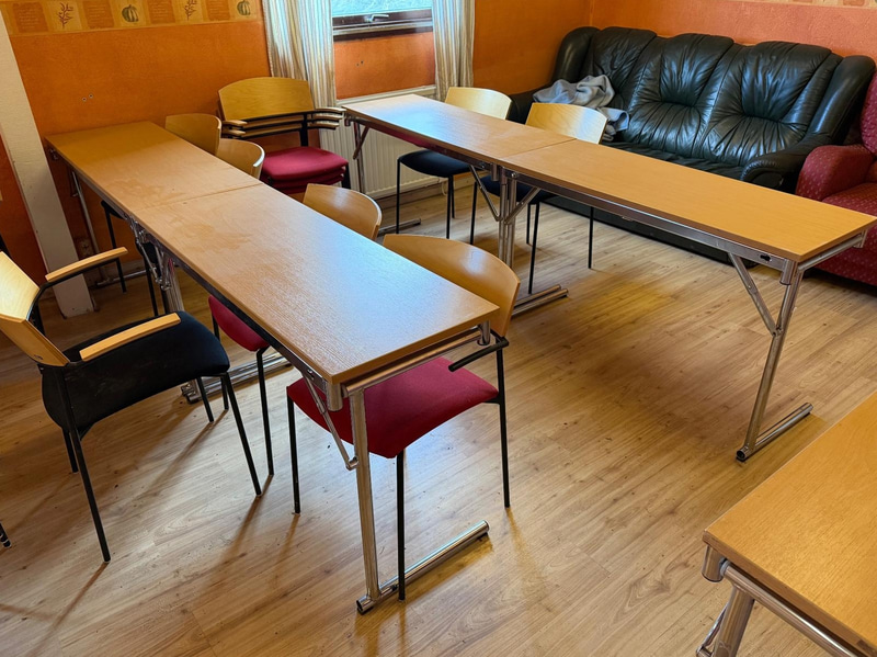 Parti konferens/ kontorsmöbler, bl.a. 26 st EFG stol, Scandiform konferensbord m.m.