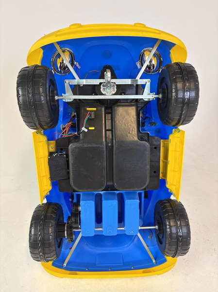 (NEW) Battery-powered ride-on toy car, Romantic City KL-03, blue/yellow