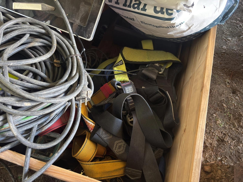 3 st. pallar blandat inklusive Makita och DeWalt