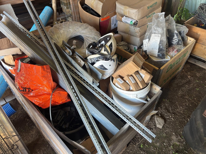 3 st. pallar blandat inklusive Makita och DeWalt