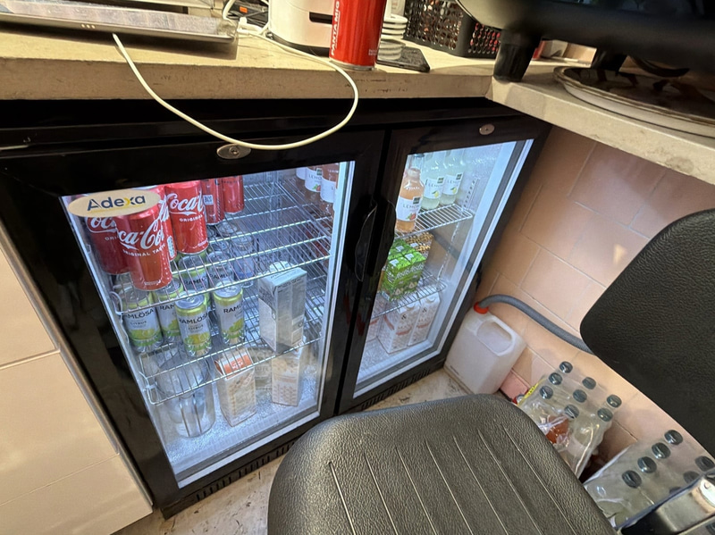Kylbänk Adexa med dubbla glasdörrar