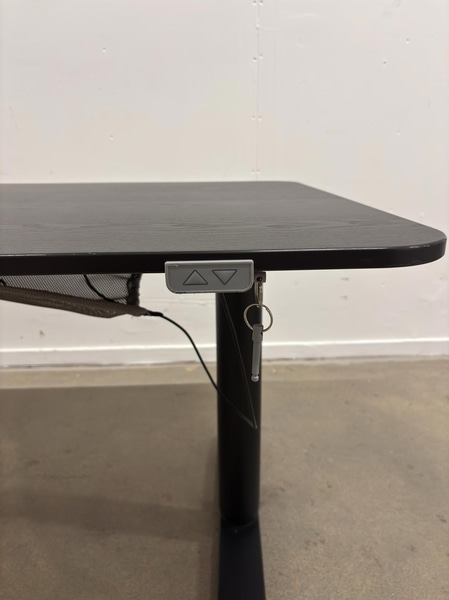 Höj- och sänkbart Skrivbord  Ikea Bekat
