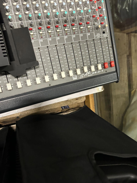 SILK Series 24-2-1 Mixing Console