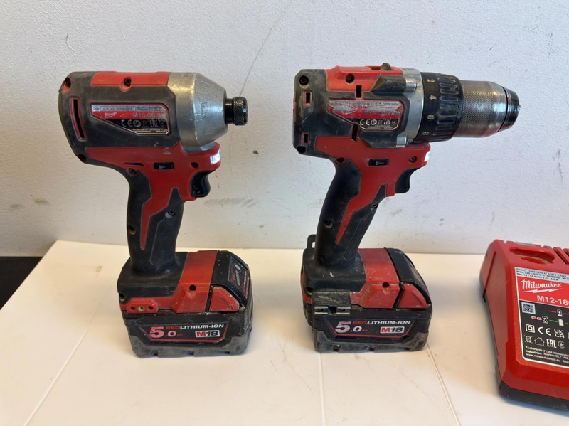 2 st Skruvdragare Milwaukee M18