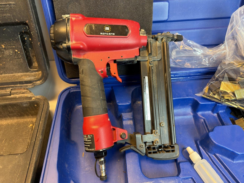 2 Nail Guns
