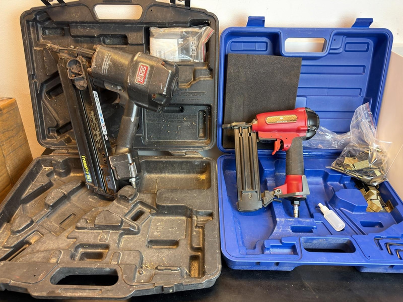 2 Nail Guns