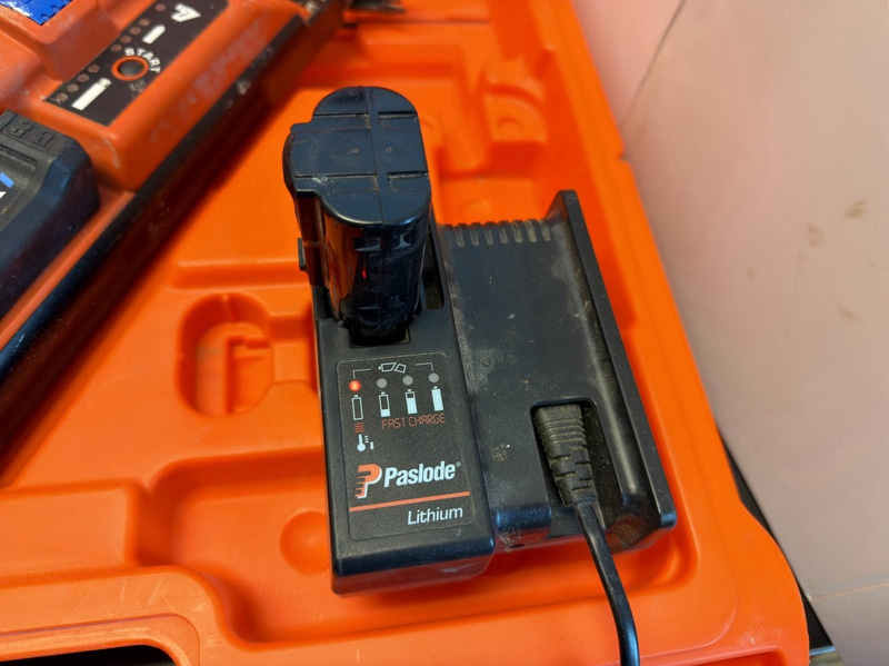 Paslode IM90Xi Nail Gun
