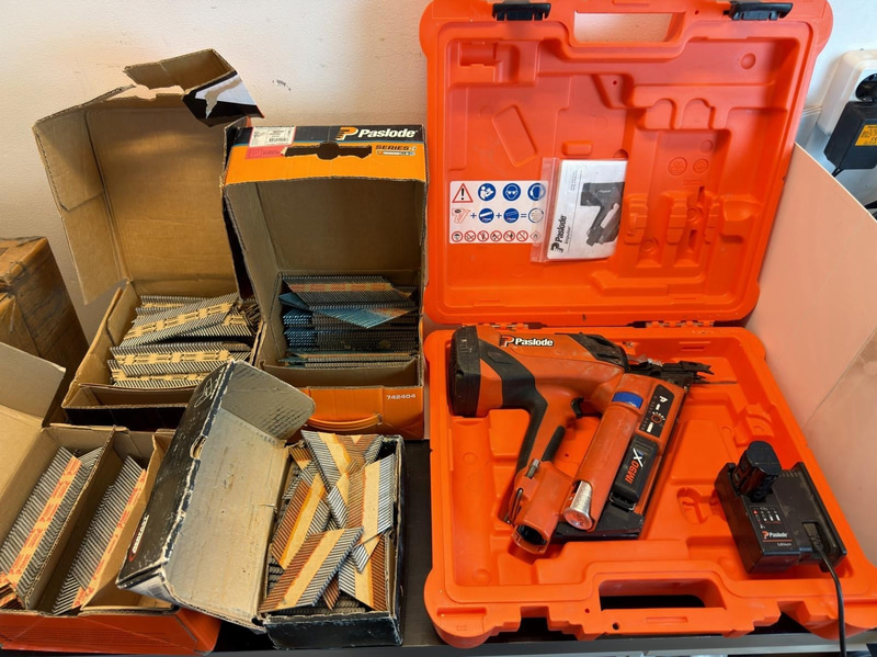 Paslode IM90Xi Nail Gun