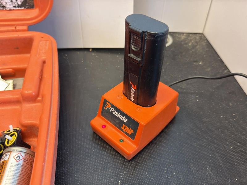 Paslode IM50 F18 Nail Gun