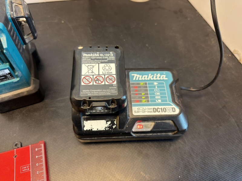 Makita Cross-Line Laser, 2021, Battery-Powered