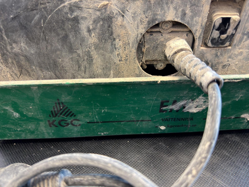 2 tile cutters, etc.