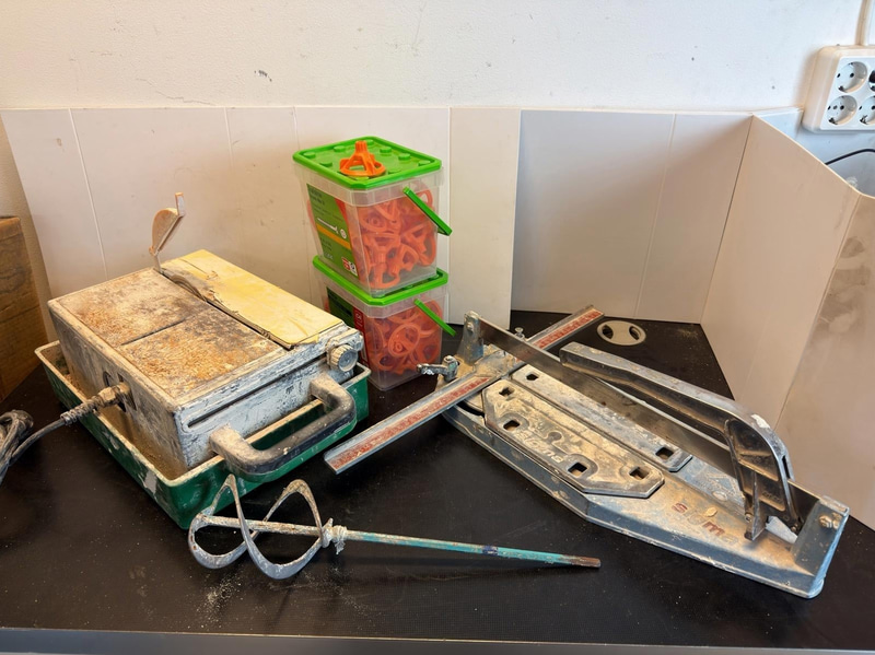 2 tile cutters, etc.