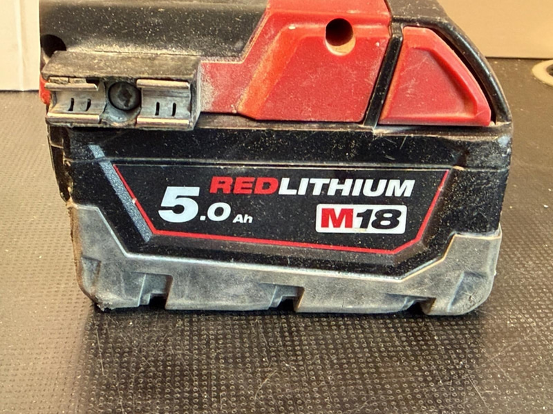 Borrskruvdragare Milwaukee M18 CBLD, med batteri och laddare