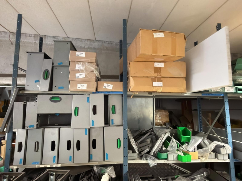 Stort sortiment diverse delar för System Edströms bilinredningar