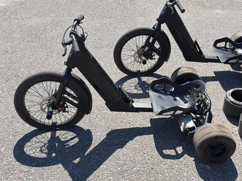 2 st trehjuliga driftcyklar, batteridrivna, FIIK Drifter