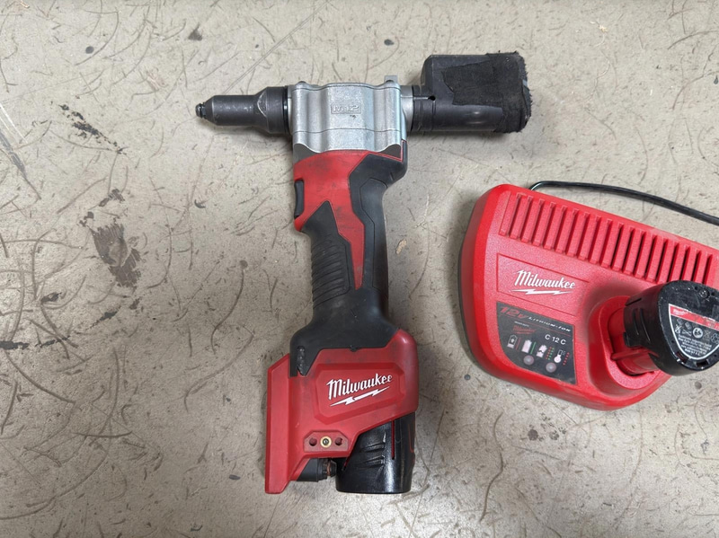 Milwaukee M12 BPRT Rivet Gun
