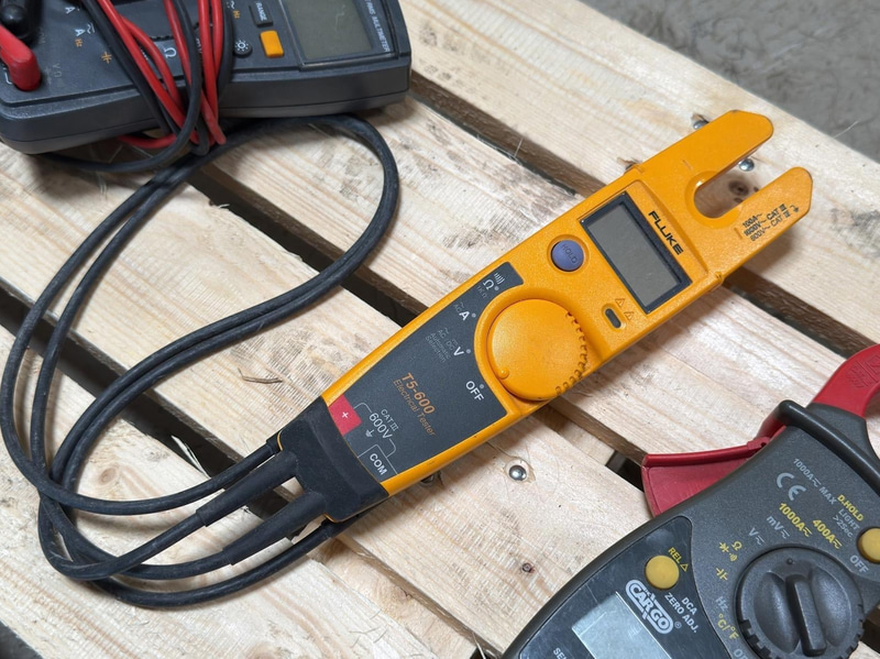 Velleman bench power supply and measuring instruments incl. Fluke