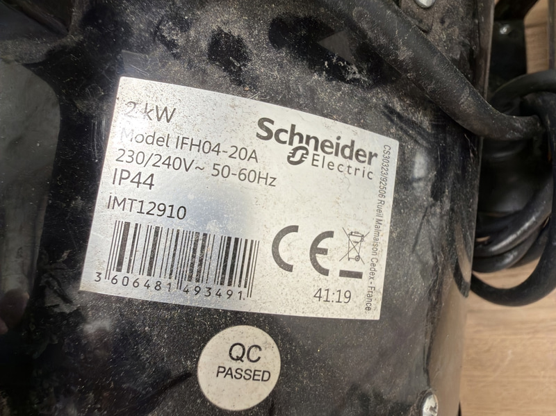 Fan heaters, 2x Schneider Electric IFH04-20A, 2000 W