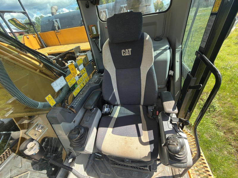 Tracked excavator Cat 324EL | 4 attachments | 2012
