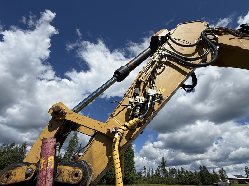 Tracked excavator Cat 324EL | 4 attachments | 2012