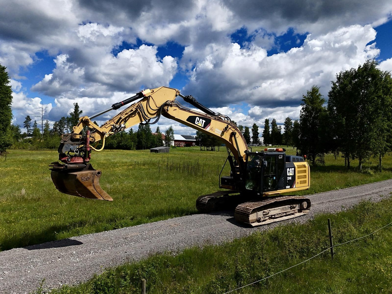 Tracked excavator Cat 324EL | 4 attachments | 2012