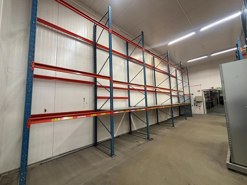 Cirka 100 meter pallställage