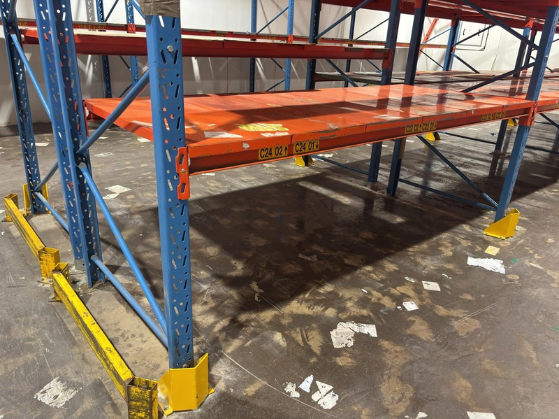 Cirka 100 meter pallställage