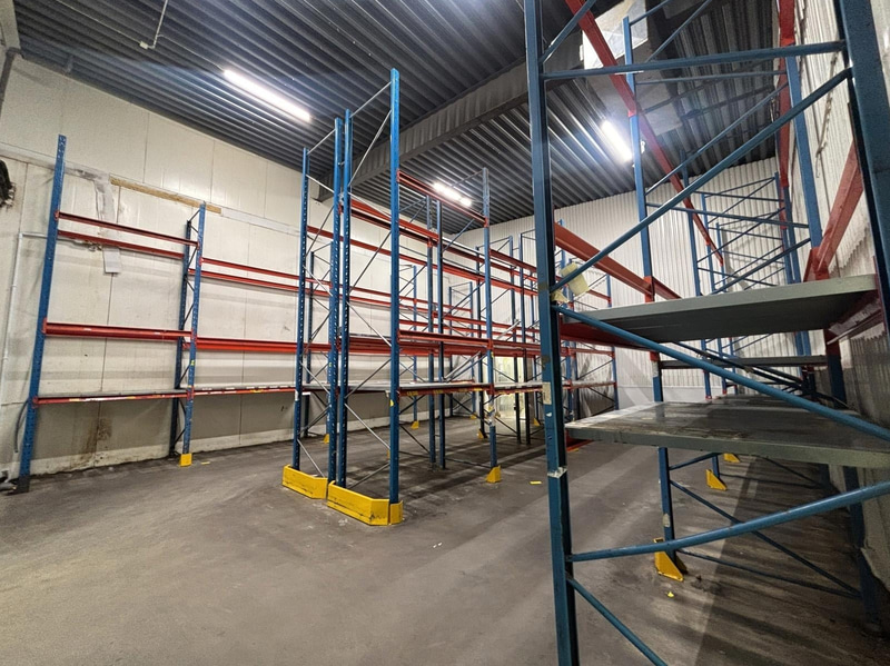 Cirka 120 meter pallställage