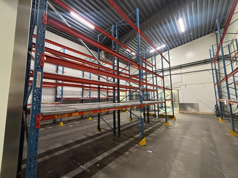 Cirka 120 meter pallställage