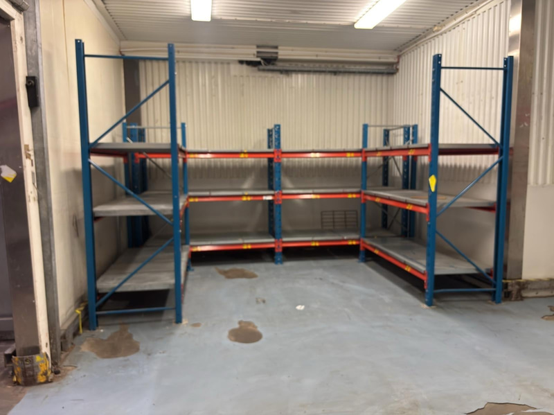 Cirka 120 meter pallställage