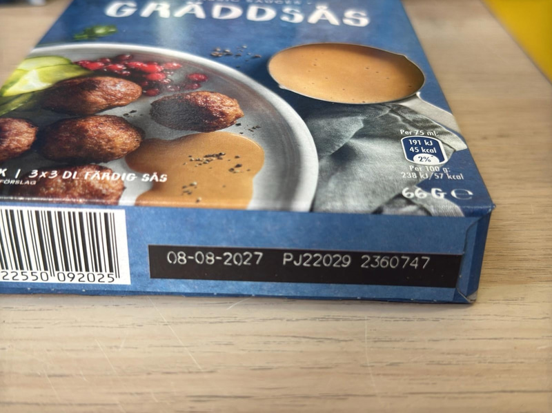 Såser, varma koppen, hushållspapper, kex & kattgodis