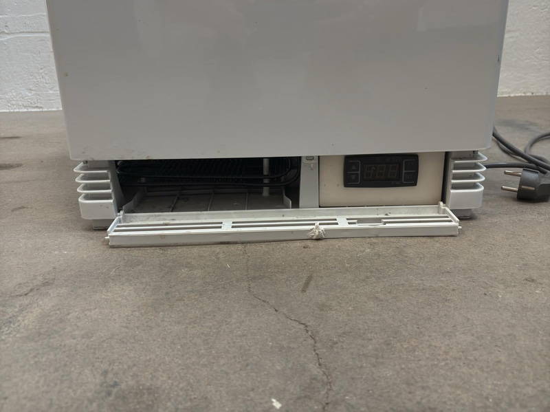 Countertop display cooler, white