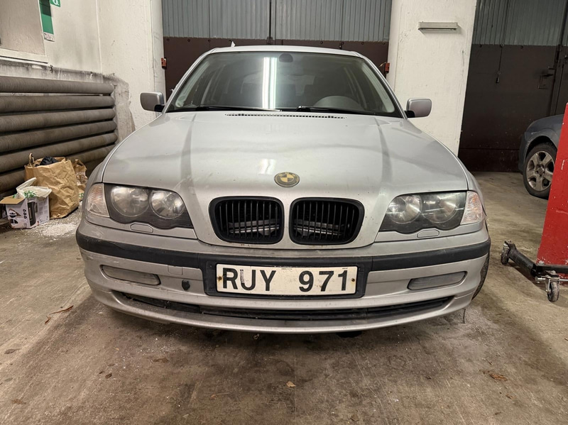 BMW 320 TOURING MJ00 -2000 | Reparations / reservdelsobjekt