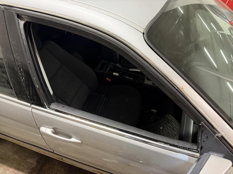 BMW 320 TOURING MJ00 -2000 | Reparations / reservdelsobjekt