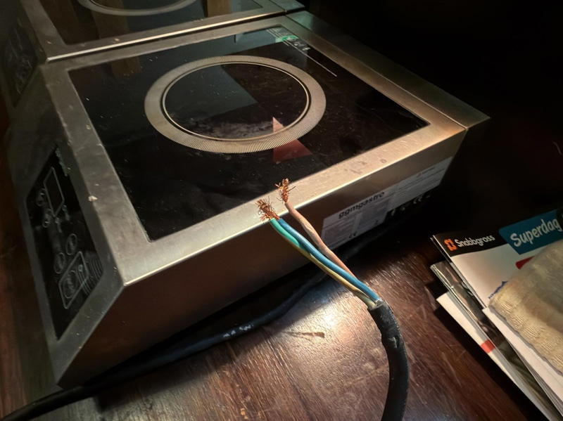 2 GGM Gastro IDS4 induction cookers, 3500 W