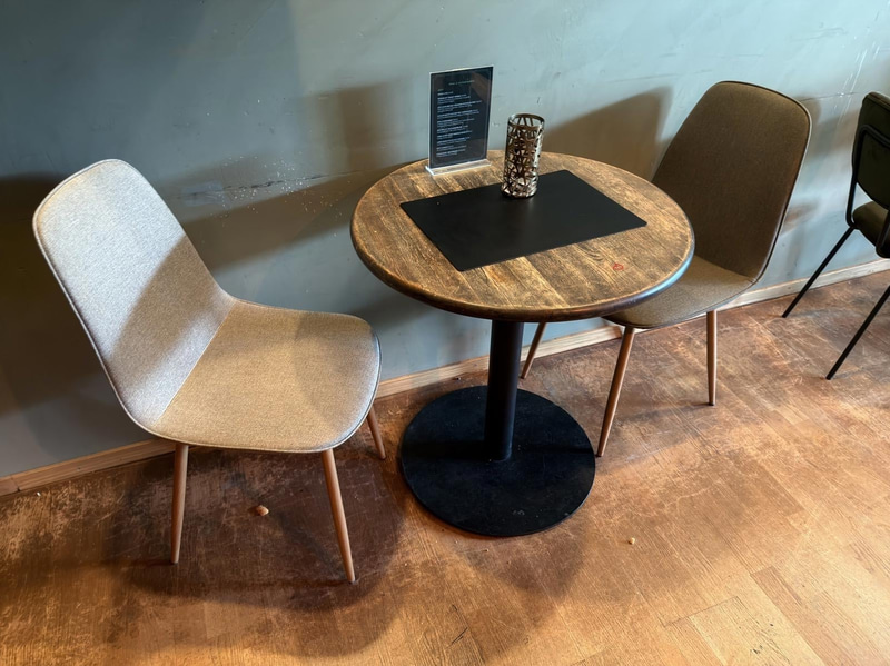 Restaurant furniture, etc. (lot)