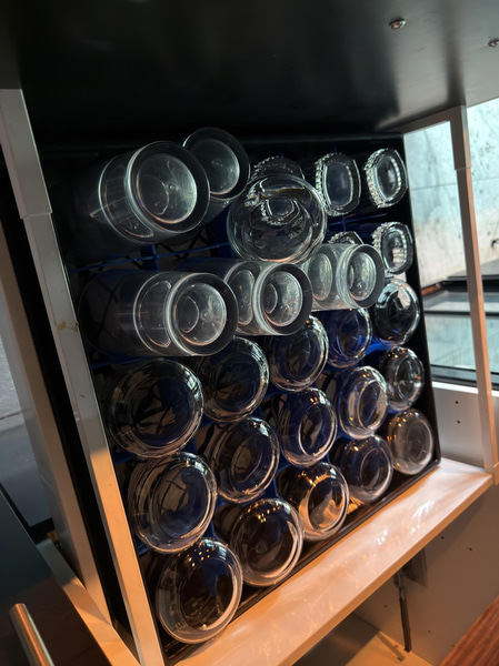 Glas, porslin, bestick, köksutrustning m.m. Stort Parti