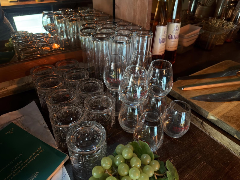 Glas, porslin, bestick, köksutrustning m.m. Stort Parti